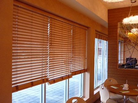 Ưu nhược điểm của rèm cửa gỗ mà bạn nên biết giúp bạn chọn được mẫu rèm cửa sổ tốt nhất.